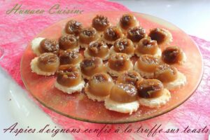 Lire la suite à propos de l’article Aspics d’oignons confis à la truffe sur toasts