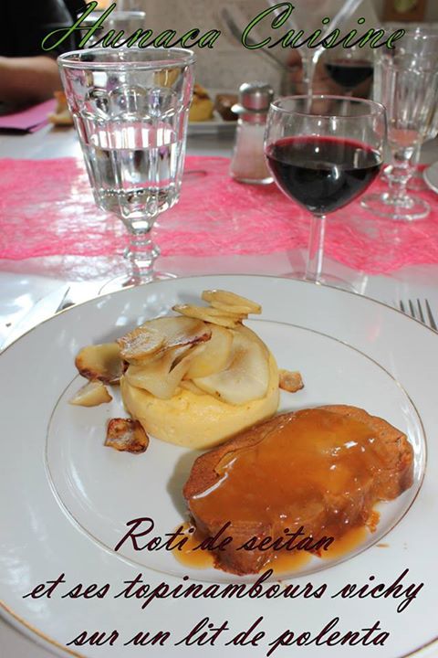 Lire la suite à propos de l’article Roti de seitan et ses topinambours vichy sur un lit de polenta