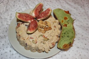 Lire la suite à propos de l’article Fromage de noix et figues fraîches